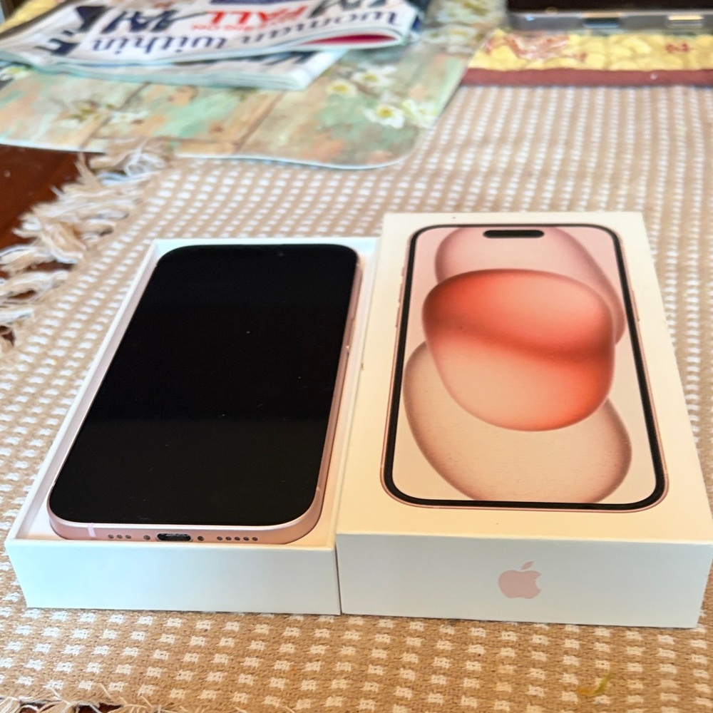 Apple iPhone in Elegant Pink iPhone 15 Unlocked
